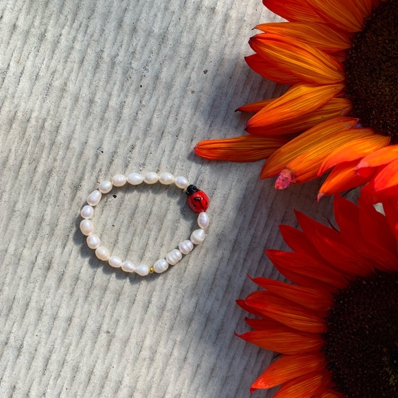Lady Bug Bracelet Natural Pearl Beaded Bracelet - Picture 4 of 7